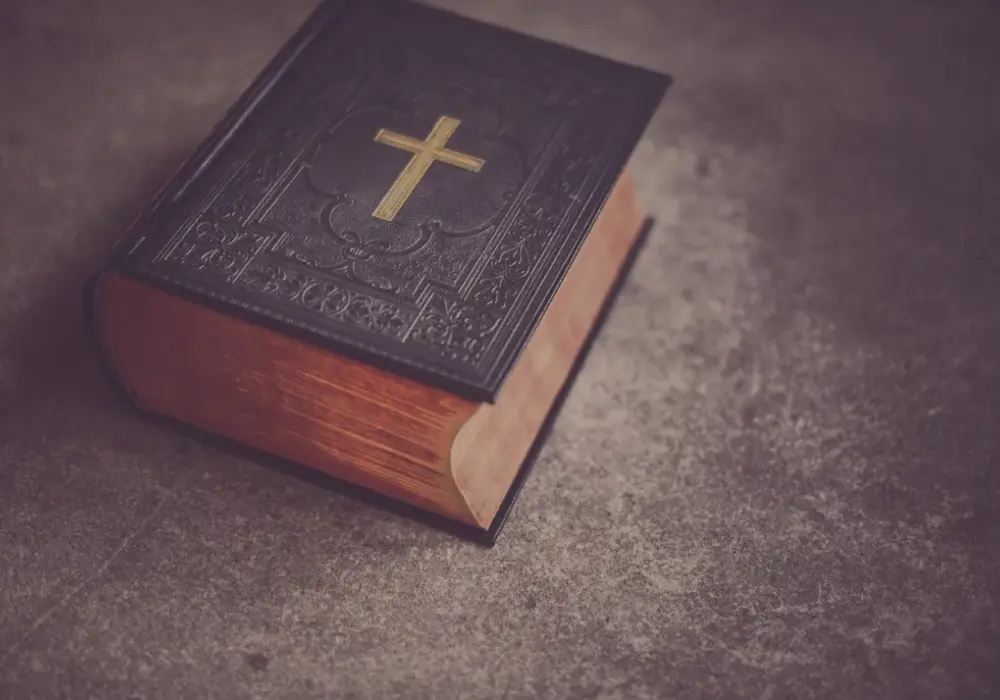 Jakie związki frazeologiczne z Biblii używasz codziennie? Oto lista