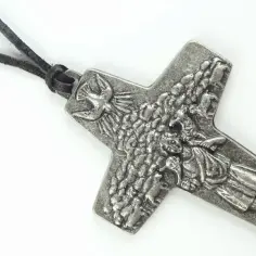 Jakie symbole kryje krzyż noszony przez papieża Franciszka? Zaskakujące znaczenie!