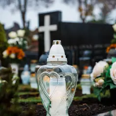 Te symbole religijne umieszczane są na niemal każdym nagrobku — sprawdź dlaczego