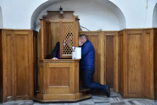 Spowiedź uszna - Czy Kościół ją zniesie? Prawda i fakty