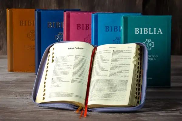 Biblia - Święta księga chrześcijan. Jak ją czytać?