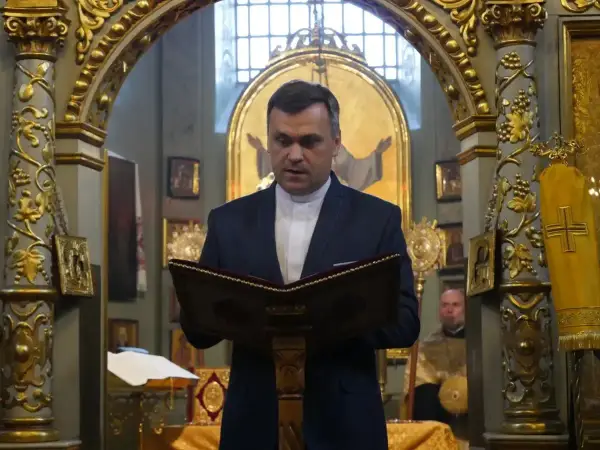 Polskokatolicki a rzymskokatolicki - 4 kluczowe różnice