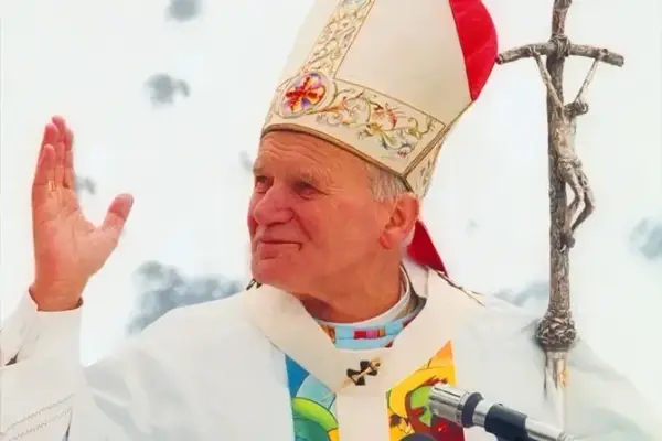 Kim jest papież i jak jego rola kształtuje Kościół katolicki